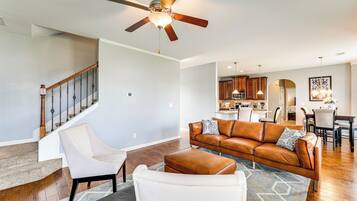 House (5 Bedrooms) | Interior