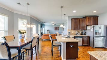 House (5 Bedrooms) | Interior