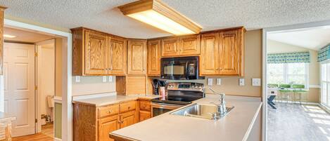 House (3 Bedrooms) | Interior