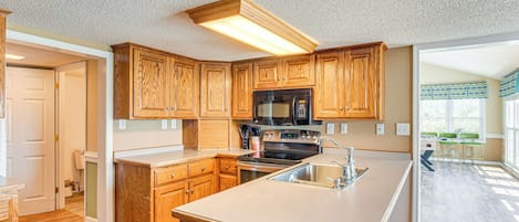 House (3 Bedrooms) | Interior