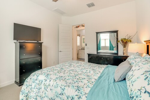 6 Mi to Surprise Stadium: Apt w/ Pool Access!