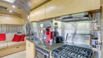 Apartment (0 Bedroom) | Interior