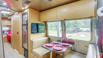 Apartment (0 Bedroom) | Bahagian dalam