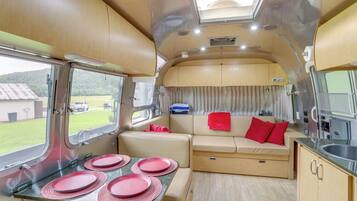 Apartment (0 Bedroom) | Interior