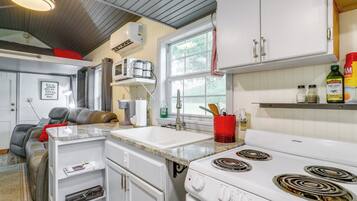 Apartment (0 Bedroom) | Interior