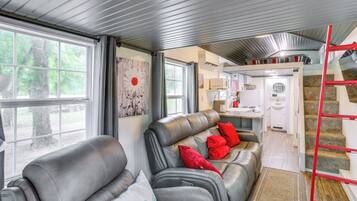 Apartment (0 Bedroom) | Interior