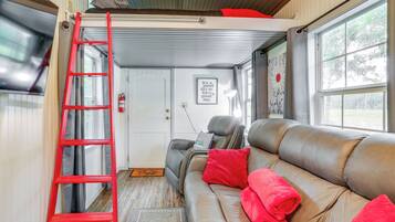 Apartment (0 Bedroom) | Interior