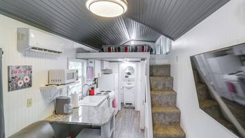 Apartment (0 Bedroom) | Interior