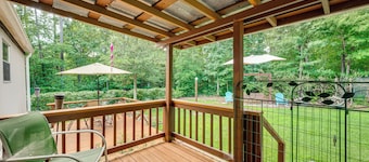 3 Mi to Badin Lake: Quiet New London Retreat