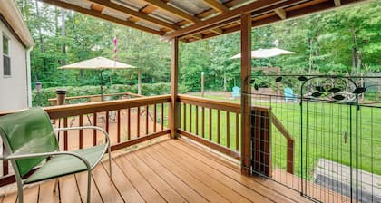 3 Mi to Badin Lake: Quiet New London Retreat