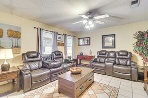 House (3 Bedrooms) | Interior