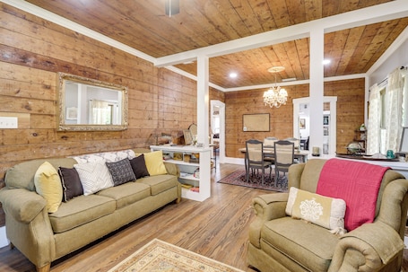 House (2 Bedrooms) | Interior