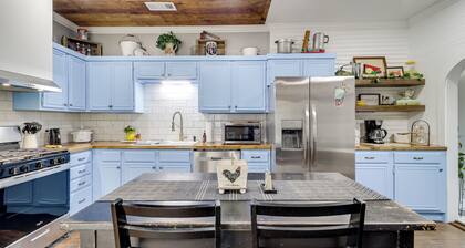 1925 Craftsman Bungalow - 1 Mi to Dtwn Waxahachie!