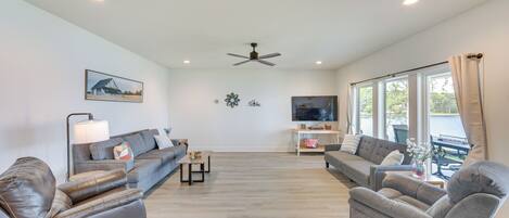 A modern living room with two sofas, a coffee table, and a TV.