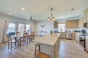 House (3 Bedrooms) | Interior