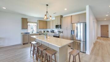 House (3 Bedrooms) | Interior