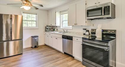 6 Mi to Dtwn: Charming Home w/ Yard in Charlotte