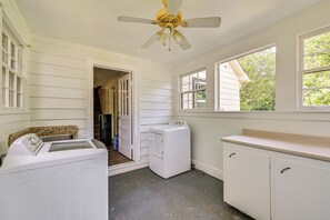 Interior - 6 Mi to Dtwn: Charming Home w/ Yard in Charlotte (Charlotte)