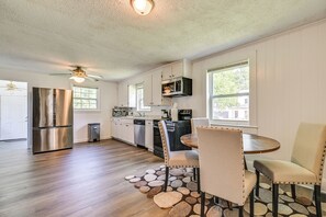 Interior - 6 Mi to Dtwn: Charming Home w/ Yard in Charlotte (Charlotte)