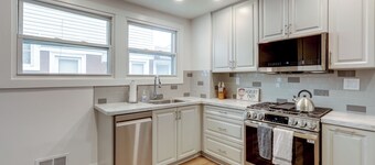 1 Mi to Beaches & Boardwalk: Asbury Park Retreat