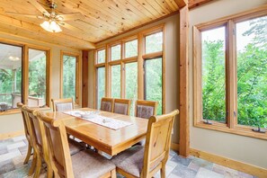 House (6 Bedrooms) | Interior