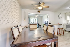 House (3 Bedrooms) | Interior