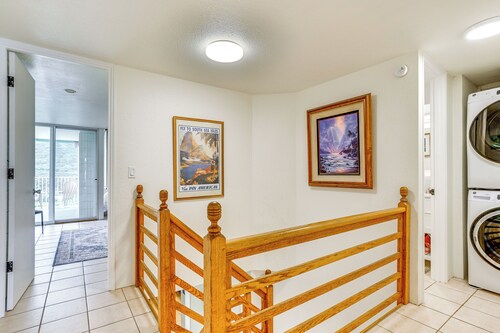 Beachfront Penthouse w/ 3 Lanais on Oahu!