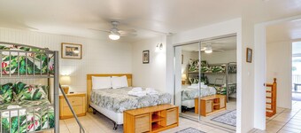 Beachfront Penthouse w/ 3 Lanais on Oahu!