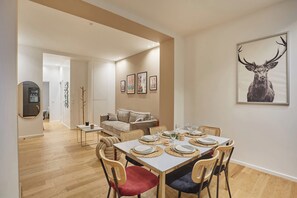 Apartment | Dining - New Apartment Center of Paris (Paris)