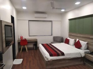 Chambre Double Deluxe | Literie de qualité supérieure, bureau