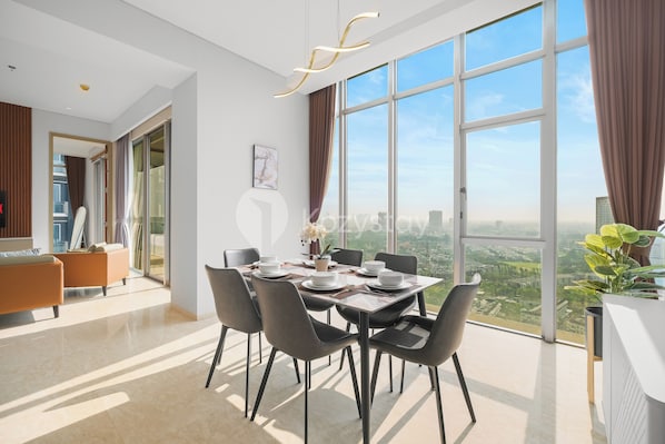 Appartement, 3 chambres, vue sur la ville | Salle à manger