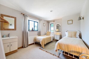 4 bedrooms, Internet, bed sheets