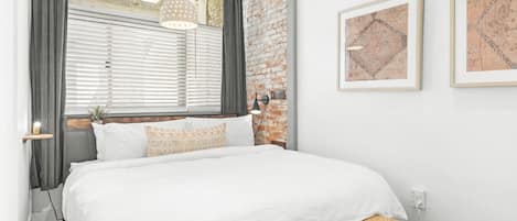 1 chambre, bureau, fer et planche à repasser, accès au Wi-Fi (inclus)