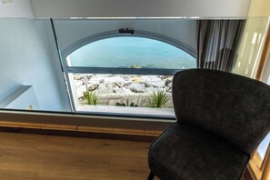 Suite de lujo, vistas al mar | Caja fuerte, sistema de insonorización, tabla de planchar con plancha