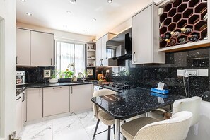 Apartment (Chic Marylebone Central Flat) | Private kitchen - Chic Marylebone Central Flat (London)