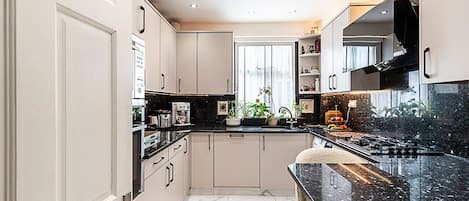 Apartment (Chic Marylebone Central Flat) | Private kitchen