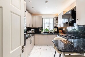 Apartment (Chic Marylebone Central Flat) | Private kitchen - Chic Marylebone Central Flat (London)