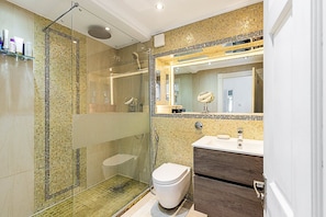Apartment (Chic Marylebone Central Flat) | Bathroom