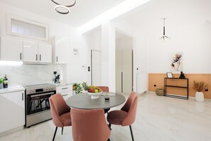 Micro-ondes, four, lave-vaisselle