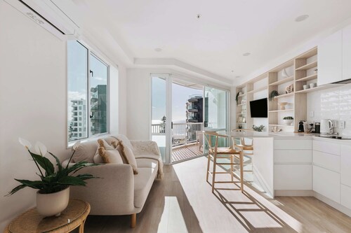 High Rise Luxury Studio, Views & Pool