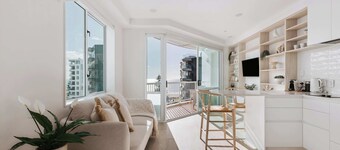 High Rise Luxury Studio, Views & Pool