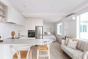 Interior - High Rise Luxury Studio, Views & Pool (Mount Maunganui)