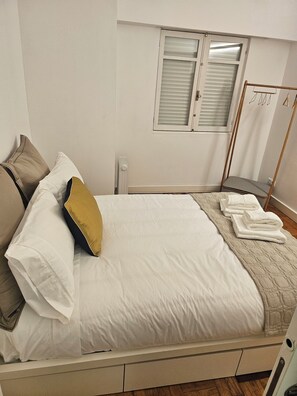 4 dormitorios, tabla de planchar con plancha, wifi y ropa de cama