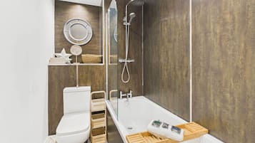 Shower, hair dryer, towels, shampoo