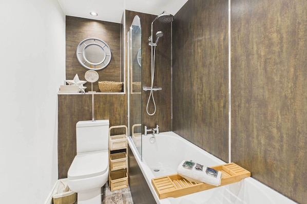 Shower, hair dryer, towels, shampoo