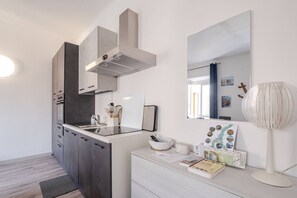 Ovn, kokeplater og papirhåndklær