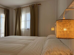 1 chambre, fer et planche Ă repasser