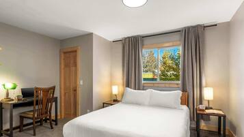 2 bedrooms, desk, iron/ironing board, WiFi