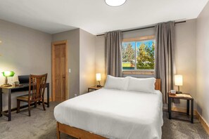 2 bedrooms, desk, iron/ironing board, WiFi - 1 Block from Main St Views,  Pets Okay (Leadville)