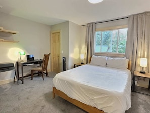 Desk, iron/ironing board, WiFi, bed sheets